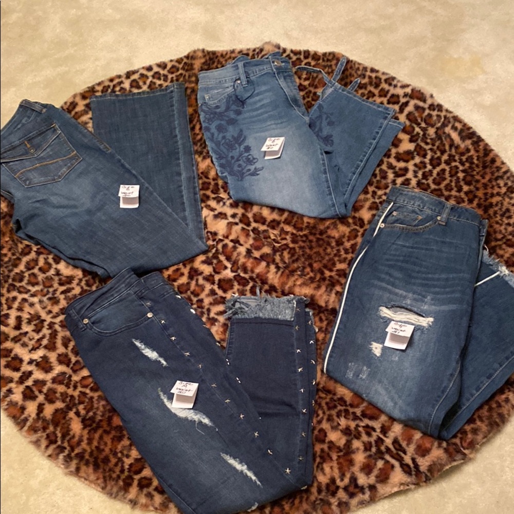 Blue Ankle Cropped Jeans with Distressed Details